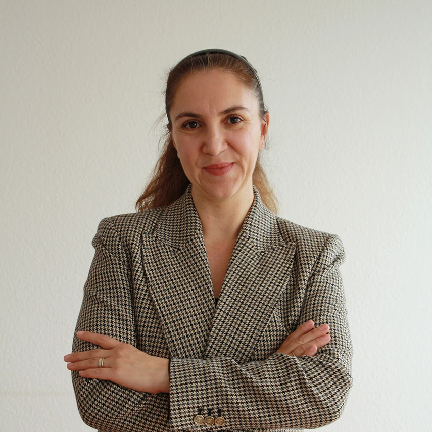 Porträt Rechtsanwältin Mine Kuru